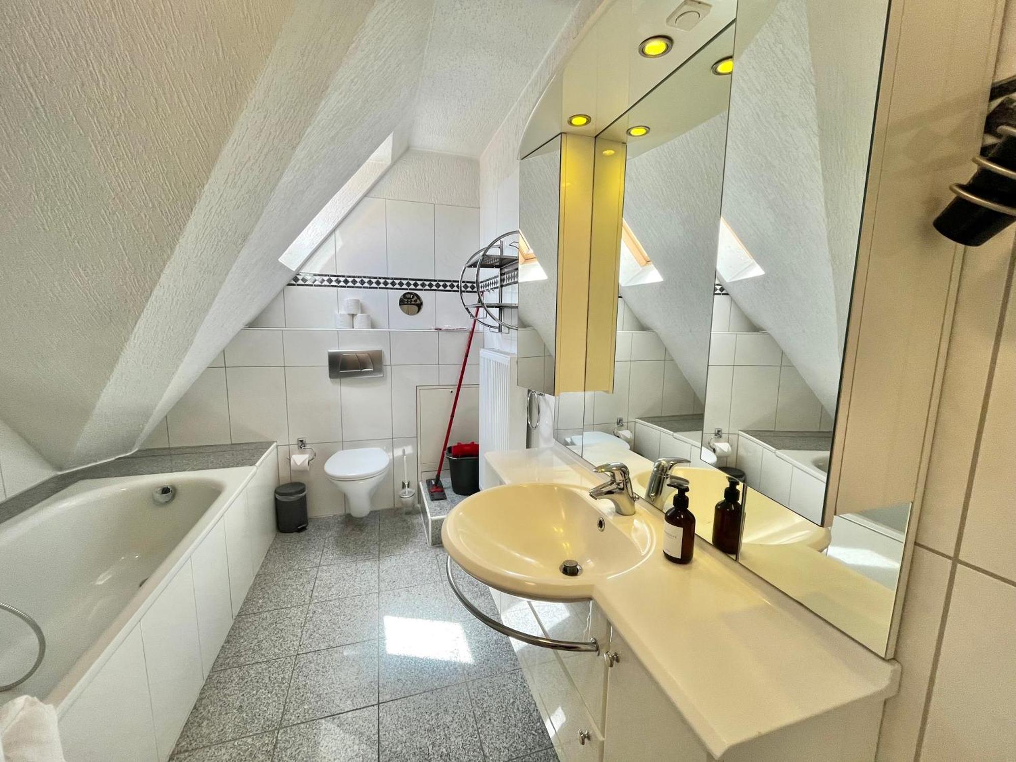 Guesthouse Bielefeld - Brake Bagian luar foto
